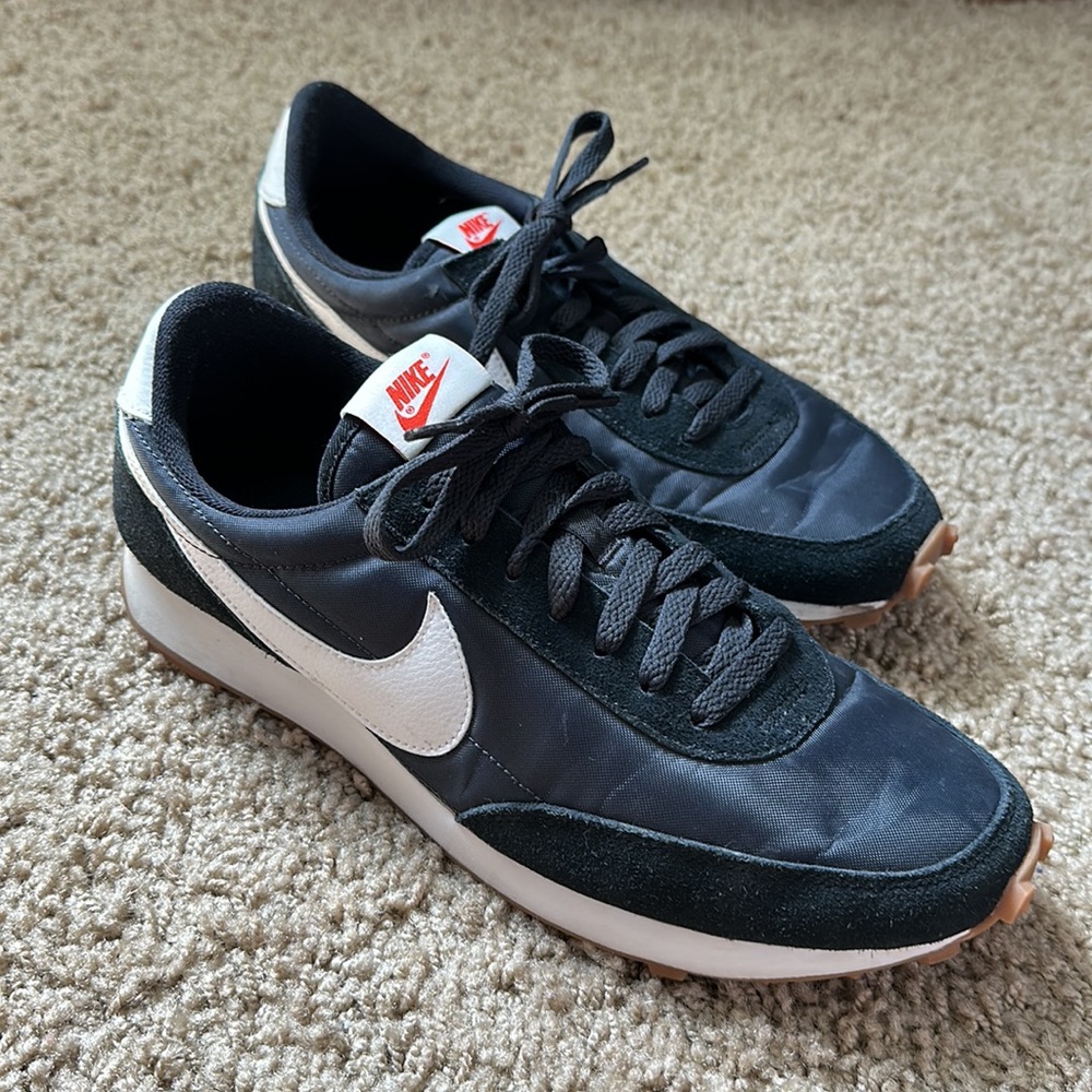 Nike Daybreak Sneaker Women’s Black and White